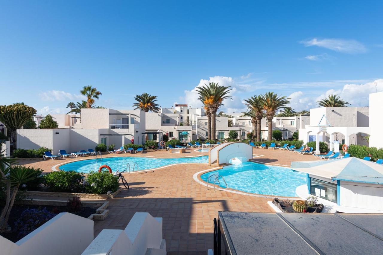 Homeforguest Apartamento Con Terraza Y Piscina En Коральео Экстерьер фото