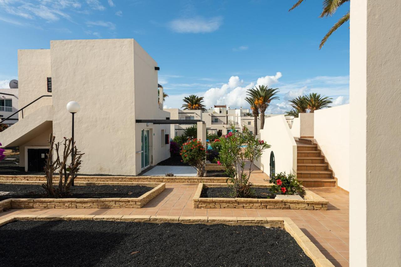 Homeforguest Apartamento Con Terraza Y Piscina En Коральео Экстерьер фото
