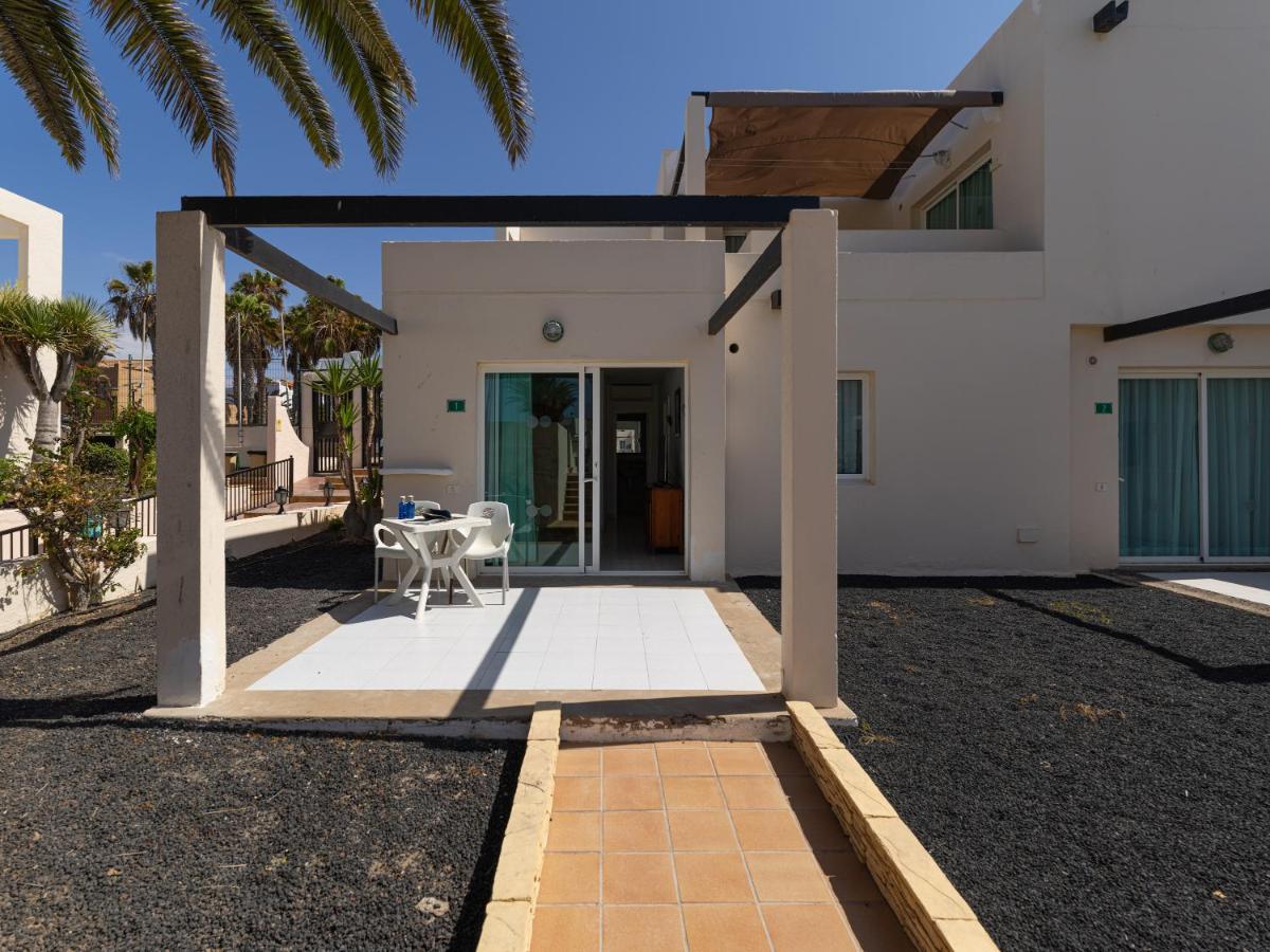 Homeforguest Apartamento Con Terraza Y Piscina En Коральео Экстерьер фото