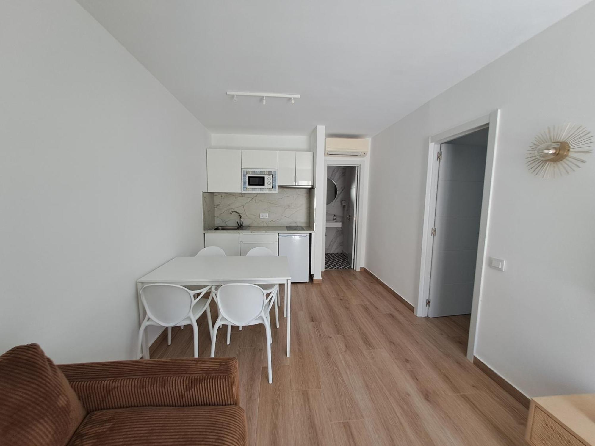 Homeforguest Apartamento Con Terraza Y Piscina En Коральео Экстерьер фото