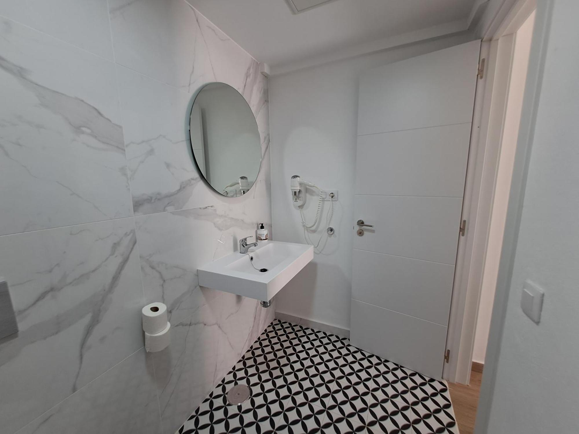 Homeforguest Apartamento Con Terraza Y Piscina En Коральео Экстерьер фото