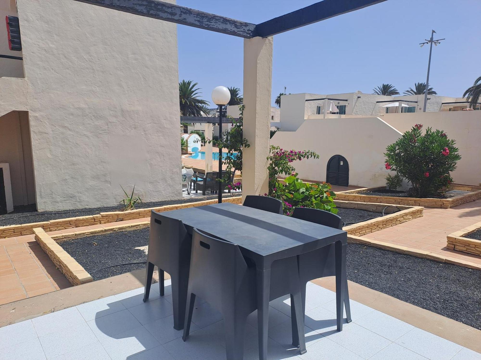 Homeforguest Apartamento Con Terraza Y Piscina En Коральео Экстерьер фото