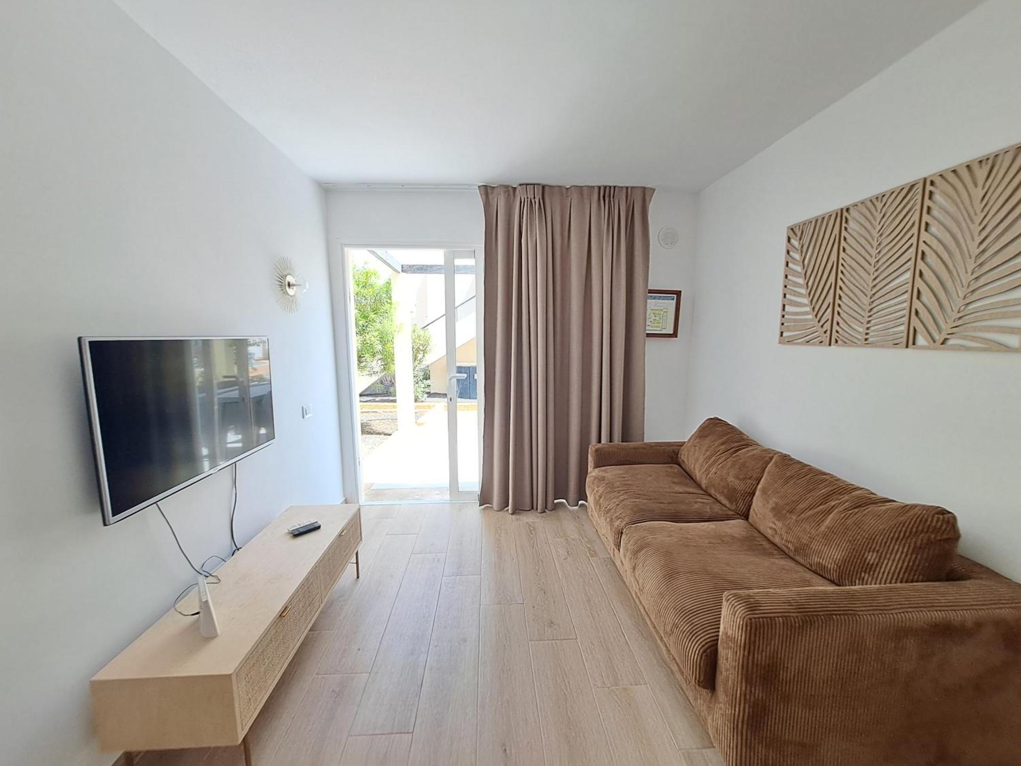 Homeforguest Apartamento Con Terraza Y Piscina En Коральео Экстерьер фото