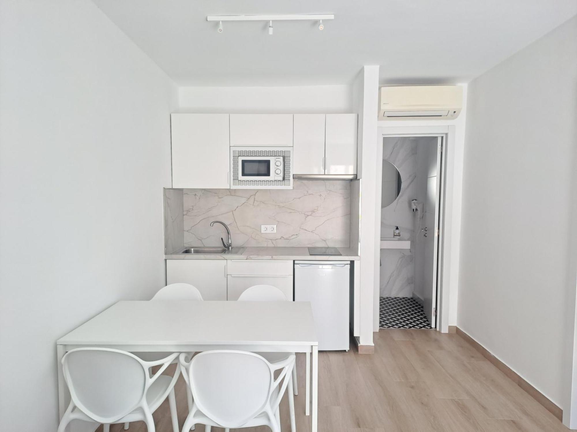 Homeforguest Apartamento Con Terraza Y Piscina En Коральео Экстерьер фото